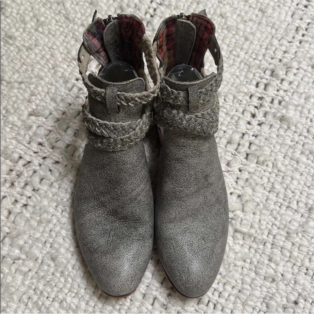 Uxibal Trenza Cutout Braided Booties | Artisan Leather | Stacked Heel